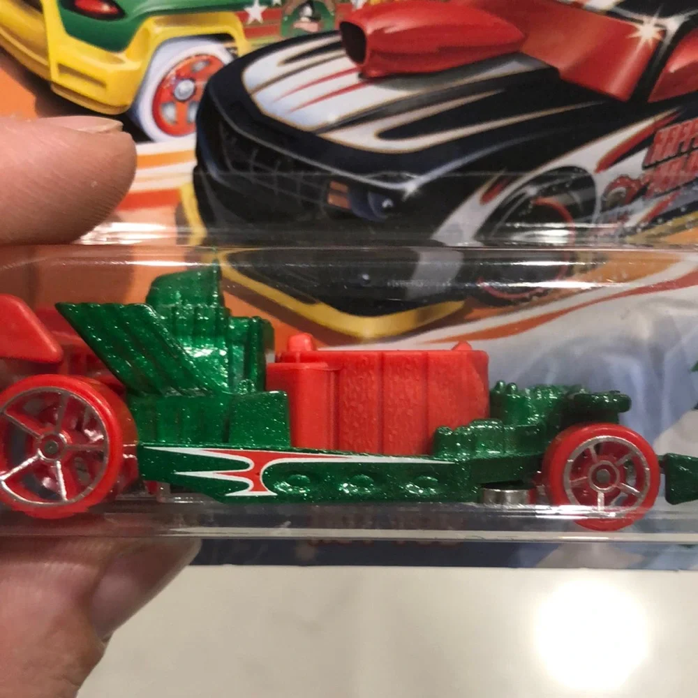 Hot Tub Toy Car - Red and Green - Picture 2 of 7